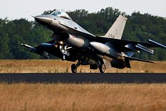 Read more about the article Зеленскому посоветовали не надеяться на истребители F-16