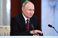 Read more about the article На Западе увидели тревожный сигнал в улыбке Путина