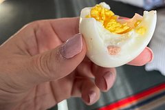 Read more about the article На фотографии вареного куриного яйца заметили отвратительную деталь
