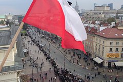Read more about the article В Польше пожаловались на распространяющих нацизм беженцев из Украины